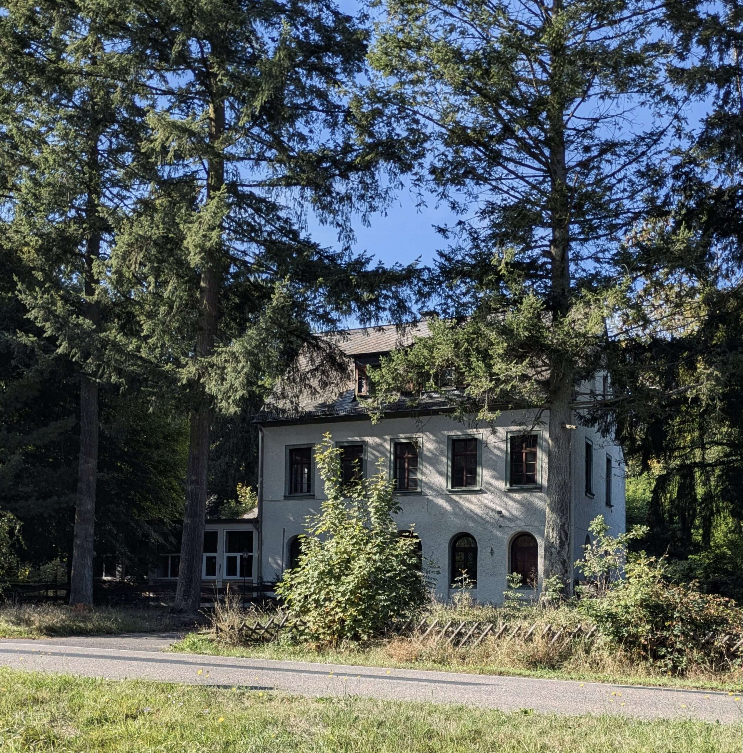 aussenansicht forsthaus scaled
