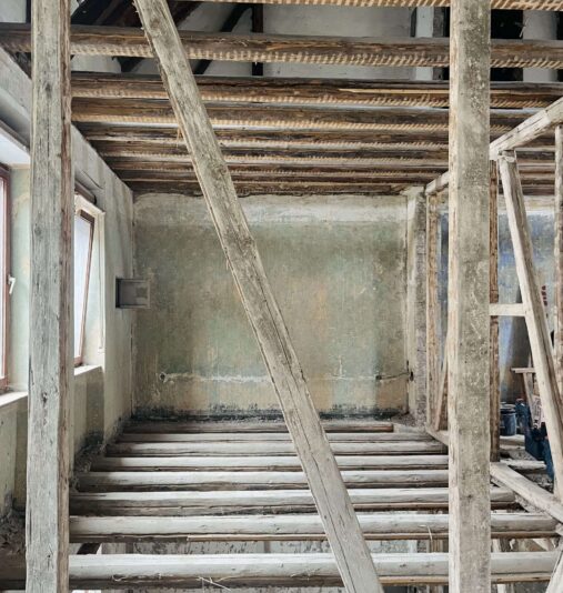 Altbau während der Kernsanierung Winningen