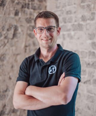 Malermeister bei der Arbeit